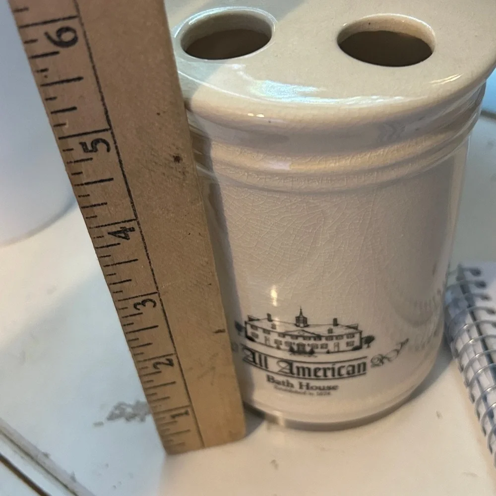 NWT Toothbrush Holder